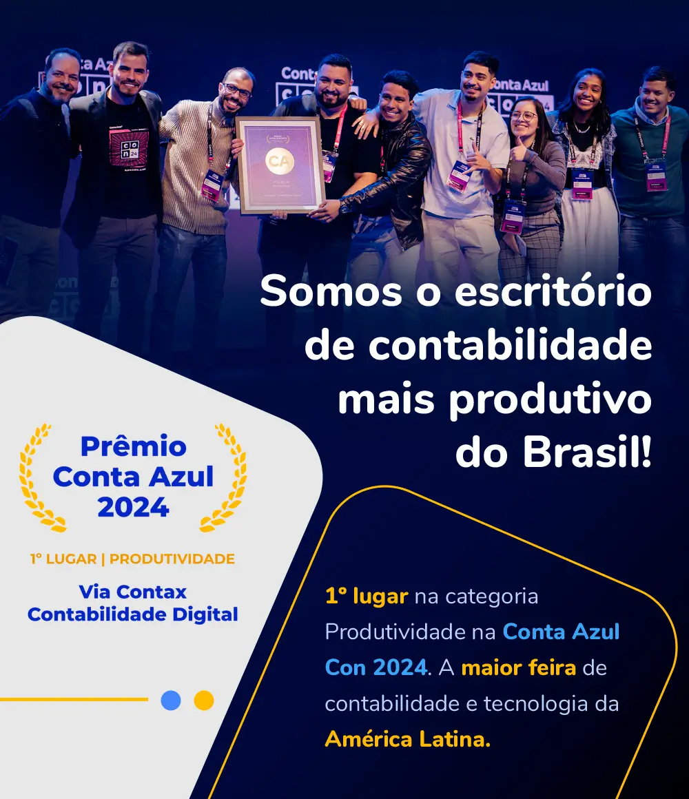 Equipe via contax segurando prêmio de primeiro lugar em produtividade da Conta Azul Com 2024